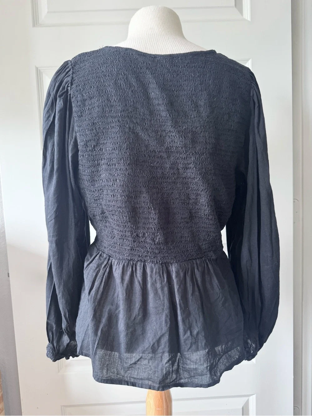 Old Navy Black Smocked Peplum Blouse Women’s XL Long Sleeve V-Neck